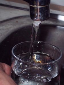 Trinkwasser, ein kostbares Lebensmittel. (Foto: Jörg Levermann)