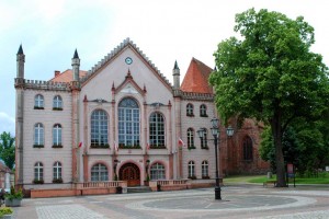 Rathaus in Ośno Lubuskie, der polnischen Partnergemeinde von Eichwalde.