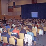 Rund 400 Zuhörer in der Mehrzweckhalle Zeuthen Informationsveranstaltung des BVBB und der Schutzgemeinschaft der Umlandgemeinden in Zeuthen
