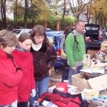 Auf dem Trödelmarkt an der evangelischen Kirche (Foto: jl)