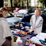 Troedelmarkt 2010 Nr. 1 (Foto: jl) Gebrauchte aber gut erhaltene Kinderschuhe und Kinderkleidung helfen, die Familienkasse zu schonen (Foto: jl)