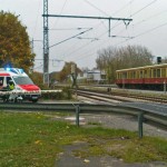 Rettungseinsatz mit Haltepause. Minutenlang mussten die Rettungssanitäter an der geschlossenen Schranke warten. (Foto: Peter Sprenger) Rettungseinsatz mit Haltepause. Minutenlang mussten die Rettungssanitäter an der geschlossenen Schranke warten. (Foto: Peter Sprenger)