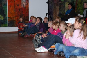 Das Feuerzeug begeisterte die Kinder in der Alten Feuerwache. (Foto: Burkhard Fritz)