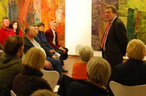 Der dänische Journalist Siegfried Matlok informierte in seinem Vortrag über das Nachbarland Dänemark. (Foto: Burkhard Fritz)