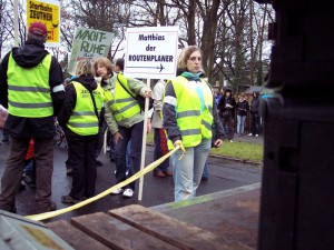 Lautsprecher auf einem Anhänger machten bei der ersten Lärmparade im November 2010 den drohenden Fluglärm hörbar. (Foto: jl)