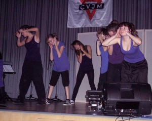 Tanzeinlagen bei der Ten Sing-Show in Zeuthen. (Foto: jl)