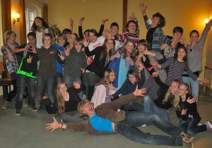 Spaß an der eigenen Kreativität haben die Jugendlichen der Ten Sing-Gruppe Zeuthen. (Foto: Christine Kaulbarsch) Spaß an der eigenen Kreativität haben die Jugendlichen der Ten Sing-Gruppe Zeuthen. (Foto: Christine Kaulbarsch)