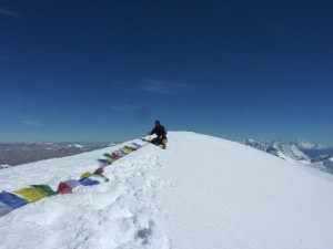 Bernhard Brümmer am Gipfel des Himlung Himal. (Foto: Lila)