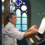 Peter Aumeier, Organist der evangelischen Kirchengemeinde, greift in die Tasten. (Foto: Burkhard Fritz) Peter Aumeier, Organist der evangelischen Kirchengemeinde, greift in die Tasten. (Foto: Burkhard Fritz)