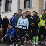 Ultra-Läufer machten einen Zwischenstopp am Rathaus in Eichwalde. (Foto: Jörg Levermann)