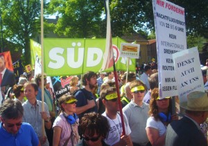 Rund 10.000 Demonstranten protestieren gegen Fluglärm (Foto: Florian Hälsig)