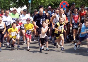 Immer mehr Laufbegeisterte, wie hier beim Rosenlauf 2007, machen bei Volkskäufen mit. (Foto: Jörg Levermann)