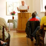 Arno Surminski las im Evangelischen Gemeindezentrum von der Kanzel. (Foto: Burkhard Fritz) Arno Surminski las im Evangelischen Gemeindezentrum von der Kanzel. (Foto: Burkhard Fritz)
