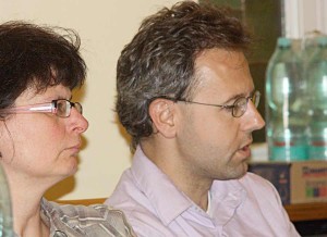 Britta Arnold (li.) und Sven Moch von der WIE-Fraktion. (Foto: Jörg Levermann)