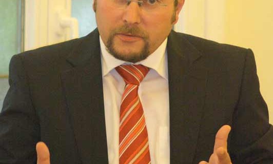 Michael Launicke beantwortete Fragen zu den Details des Haushalts 2011. (Foto: Jörg Levermann)