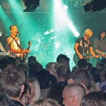 Die Brandenburger Rockband Six brachte die Menge im Festzelt zum Kochen. (Foto: Jörg Levermann)