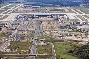 Der neue Flughafen aus der Luft. (Foto: Günter Wicker/Berliner Flughäfen) Der neue Flughafen aus der Luft. (Foto: Günter Wicker/Berliner Flughäfen)