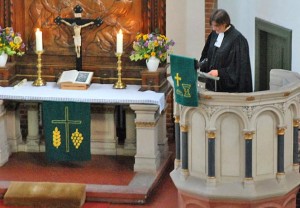 Astrid Pieper wurde als zweite Pfarrerin des Sprengels Eichwalde-Miersdorf-Schmöckwitz in ihr Amt eingeführt. (Foto: Peter Schneider)