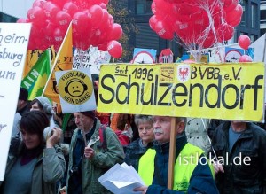 Gernut Franke, Sprecher der Ortsgruppe des Bürgervereins Brandenburg-Berlin, demonstrierte in Berlin für ein striktes Nachtflugverbot. (Foto: Hardy Prothmann, istlokal.de)