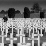 April 1988: Wer das Meer der Kriegsgräber in Verdun am Fort Douaumont gesehen hat, wird vom Ausmaß tief beeindruckt sein. (Foto: Jörg Levermann) April 1988: Wer das Meer der Kriegsgräber in Verdun am Fort Douaumont gesehen hat, wird vom Ausmaß tief beeindruckt sein. (Foto: Jörg Levermann)