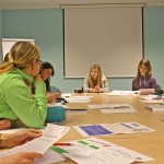 Die Mitglieder des Kinder- und Jugendparlaments diskutierten über die Plakatentwürfe zur Neuwahl des KJP. (Foto: Jörg Levermann) Die Mitglieder des Kinder- und Jugendparlaments diskutierten über die Plakatentwürfe zur Neuwahl des KJP. (Foto: Jörg Levermann)