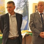 Bürgermeister Bernd Speer (links) und Dieter Grabow, Vorsitzender der Gemeindevertretung lobten vor allem die ehrenamtliche Arbeit der Bürger beim Neujahrsempfang 2012. (Foto: Jörg Levermann)