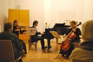 Das Trio Memorial aus St. Petersburg gab in Eichwalde ein Benefizkonzert. (Foto: Burkhard Fritz)