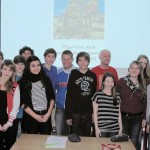 Die Klasse 8a des Gymnasiums Villa Elisabeth verfolgte gespannt den Vortrag von Peter Dittrich über seine Wanderung über den Jacobsweg. (Foto: Gymnasium Villa Elisabeth) Die Klasse 8a des Gymnasiums Villa Elisabeth verfolgte gespannt den Vortrag von Peter Dittrich über seine Wanderung über den Jacobsweg. (Foto: Gymnasium Villa Elisabeth)