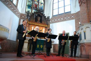 Musik, die man eher selten in einer Kirche hört, spielte das Saxofonquintet „Staff“. (Foto: Burkhard Fritz)