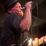 Dirk Jaeger, Sänger und Gitarrist der Moan Brothers. (Foto: Jörg Levermann)