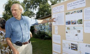 Alf Hamann, Vorsitzender des Badewiesenvereins, stellte ein alternatives Nutzungskonzept für das Wassergrundstück an der Lindenstraße 4 vor. (Foto: Jörg Levermann)