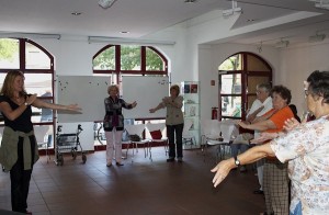 Birgit Zimmermann gab einen kleinen Einblick in Qui Gong. (Foto: Jörg Levermann)