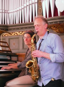 Das Foto von Burkhard Fritz zeigt Anke Meyer und Hinrich Beermann bei den Proben f&uuml;r das Konzert am Sonnabend in der evangelischen Kirche in Eichwalde.