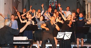 Die Joyful Singers aus Berlin sind seit mehreren Jahren immer wieder Gast in der evangelischen Kirche in Eichwalde. In diesem Jahr singen sie gemeinsam mit dem afrikanischen Chor Bonisanai. (Archiv-Foto: Thomas Berger)