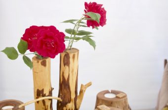 Auch Kunsthandwerk aus Holz wird beim Rosenfest geboten. (Foto: Jörg Levermann)