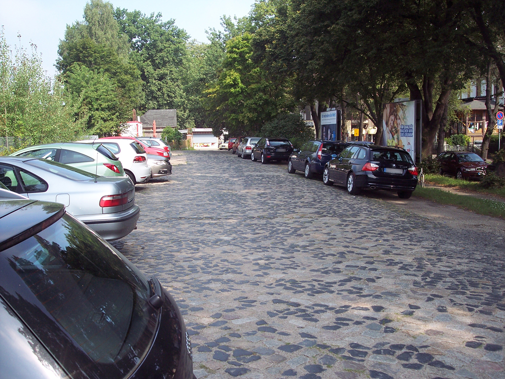 Parken verboten: Bahngelände am S-Bahnhof Eichwalde. (Foto: jl)