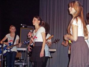 Yara und Svenja singen Upside Down. (Foto: jl)