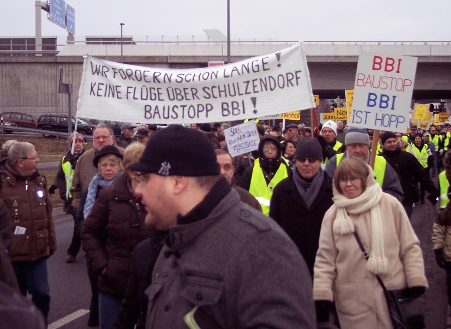 Schulzendorfer fordern ebenfalls den Baustopp am BBI. (Foto: Jörg Levermann)