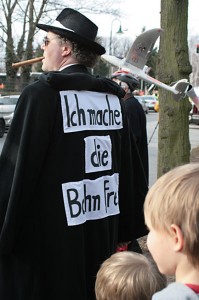 Ein „Wirtschaftsboss“ macht die Bahn für den BBI frei. (Foto: Jörg Levermann)