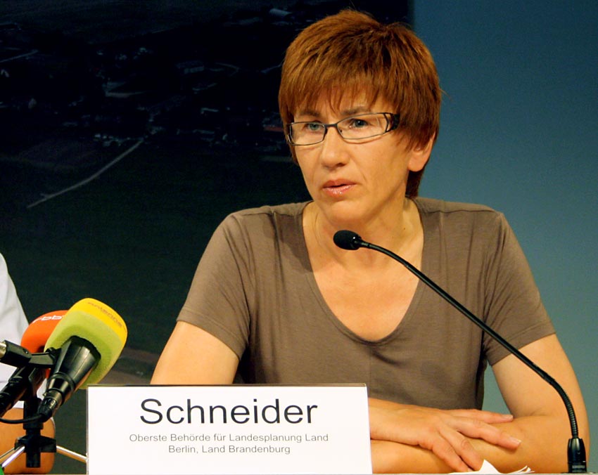 Kathrin Schneider, Vorsitzende der Fluglärmkommission fasste die Beratungen des Gremiums im Pressegespräch zusammen. (Foto: Jörg Levermann)
