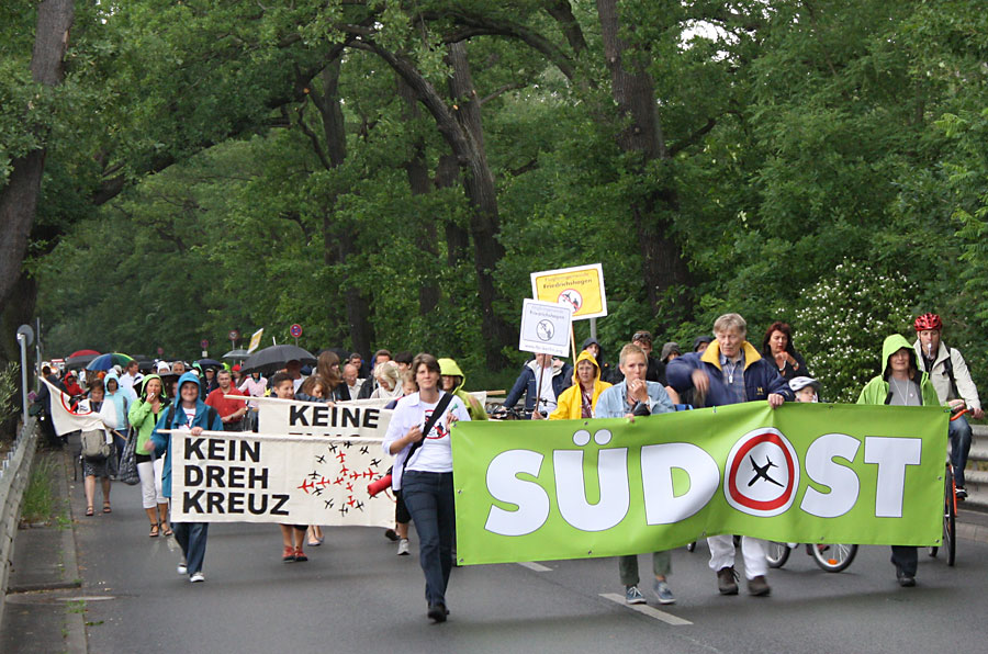 Sternmarsch gegen Fluglärm. (Foto: Nick van Dijk)