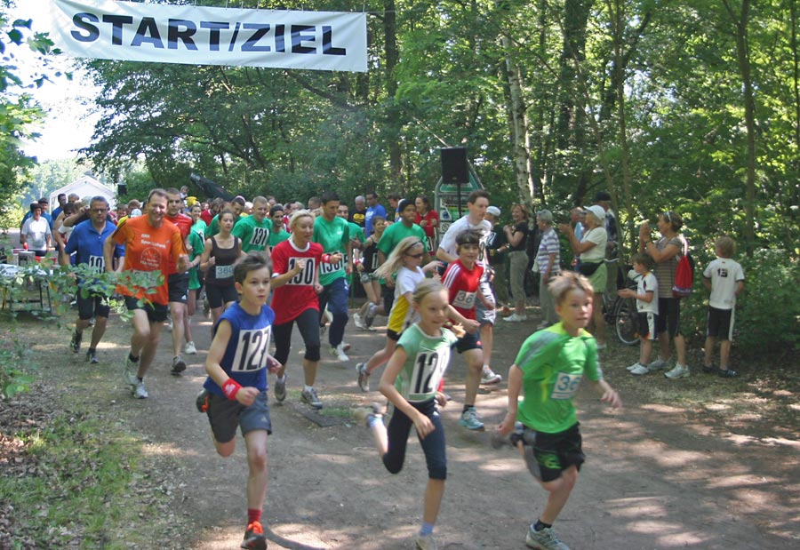 Start zum ersten Uferbahnlauf in Grünau. (Foto: Peer Hauschild, Initiative Pro Uferbahn)