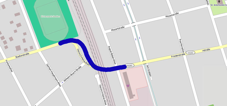 Skizze des möglichen Verlaufs der Brücke an der Friedenstraße (Karte: Open Streetmap, Creative Commons BY-SA 2.0)