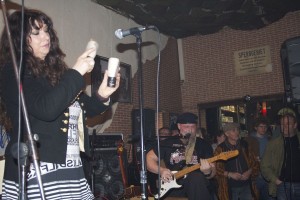 Lausitzblues heizten dem Publikum in Wernsdorf kräftig ein. (Foto: Jörg Levermann)