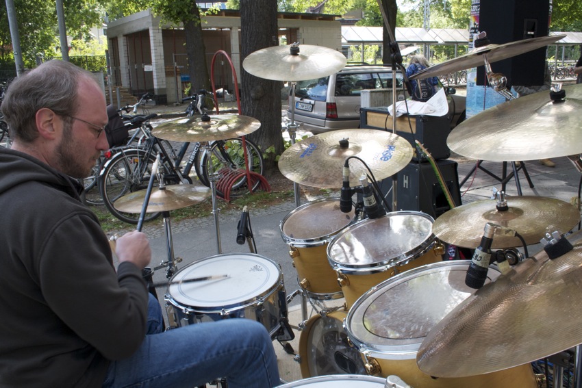 Sven Duscha am Schlagzeug. (Foto: Jörg Levermann)