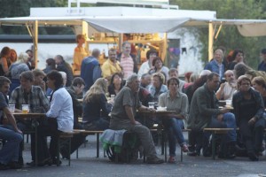 Eine entspannte Atmosphäre herrschte am Freitag Abend beim Blues Open Air-Festival in Niederlehme. (Foto: Jörg Levermann)