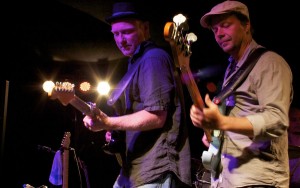 Dirk Jäger (links) und Bassist Stephan Hüwe. (Foto: Jörg Levermann)