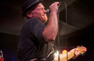 Dirk Jaeger, Sänger und Gitarrist der Moan Brothers. (Foto: Jörg Levermann)