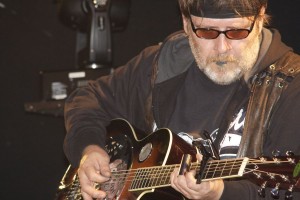 Wolfgang (Wolle) Haase an der Dobro-Gitarre. (Foto: Jörg Levermann)