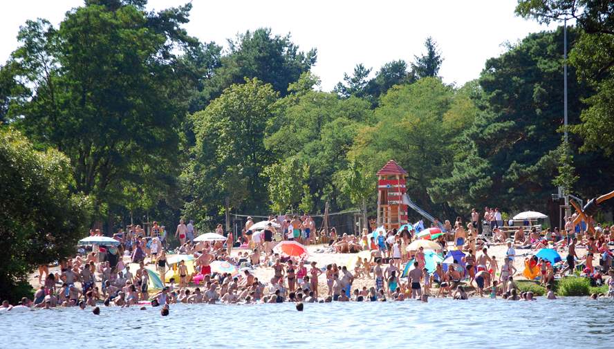 Menschenmenge an der Eichwalder Badewiese. (Foto: Burkhard Fritz)